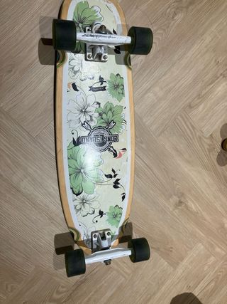 Skate Long Island con diseño floral