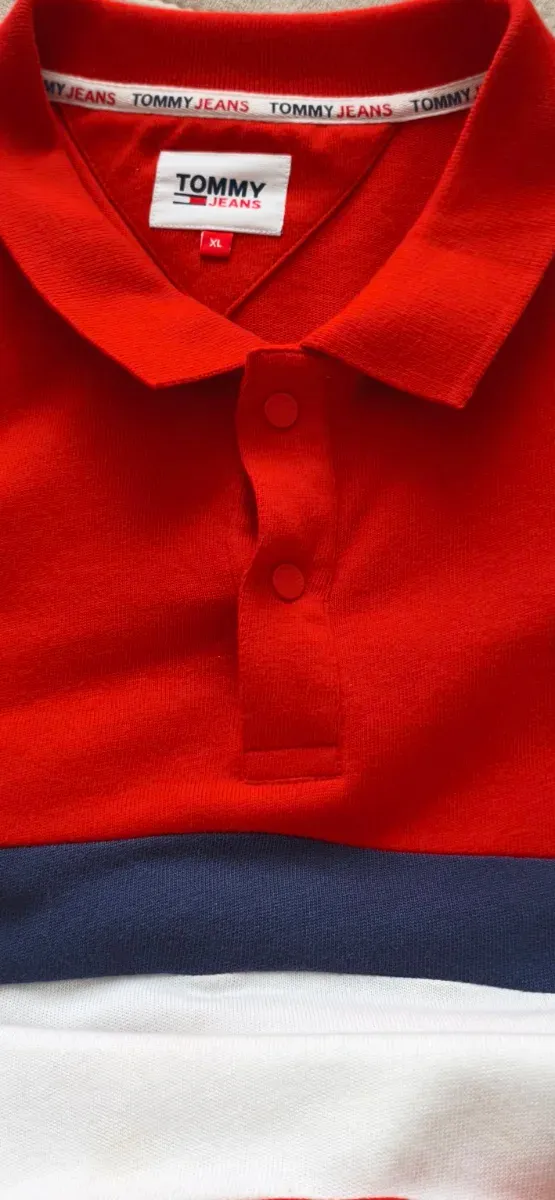 Camiseta Polo Tommy Jeans Roja y Azul