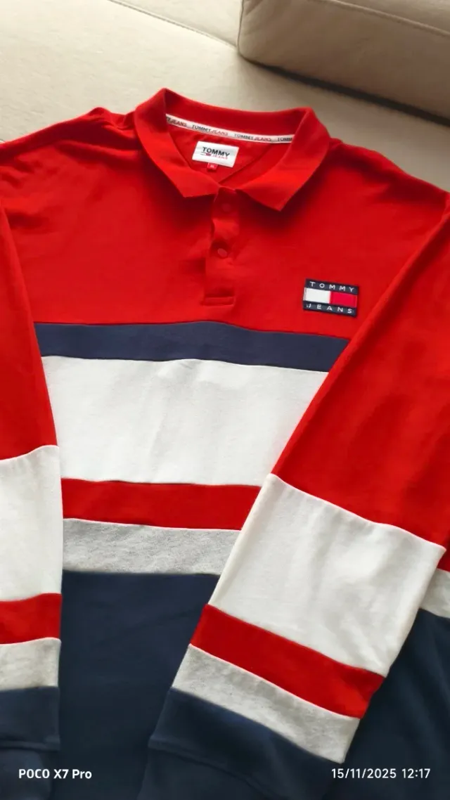 Camiseta Polo Tommy Jeans Roja y Azul