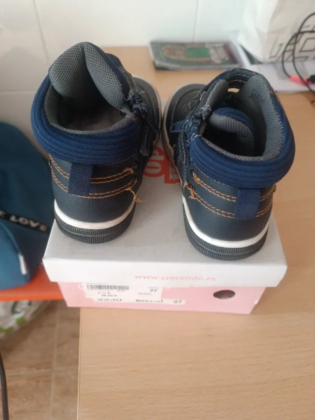 Stivali blu e bianchi per bambino