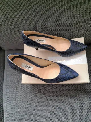 Zapatos de tacón Clarks azul marino