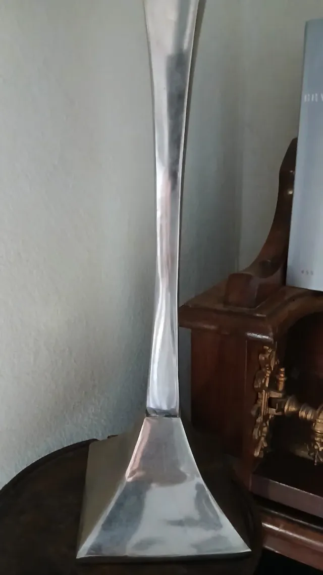 Escultura globo   metal y plástico