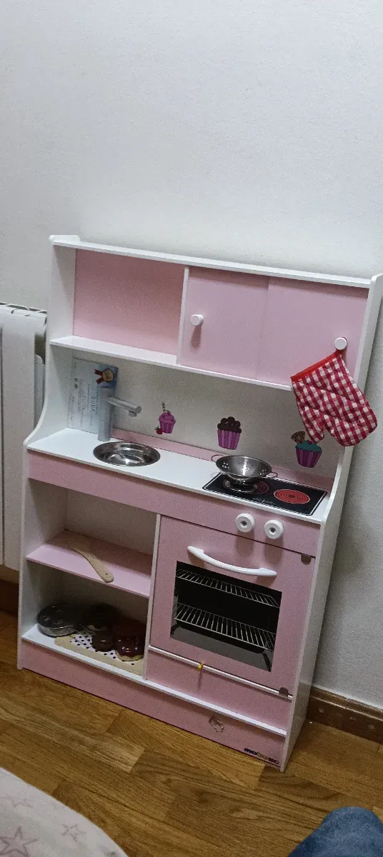 Cocina de madera infantil rosa