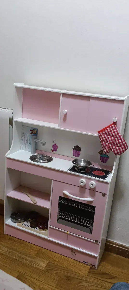 Cocina de madera infantil rosa