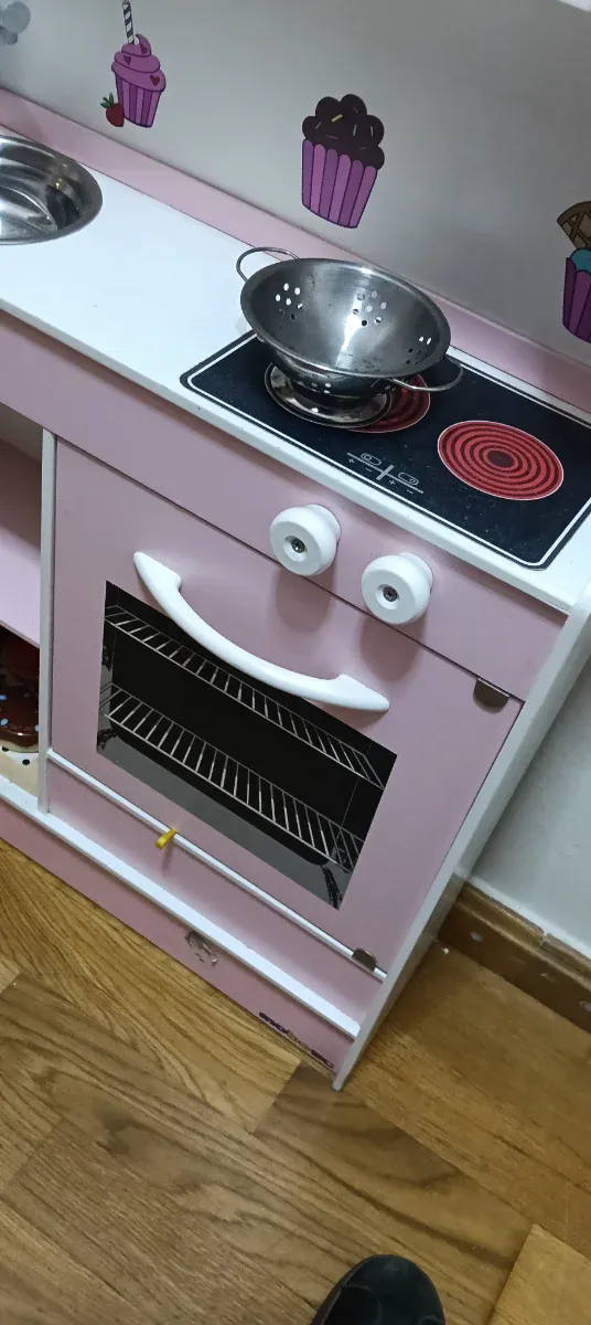 Cocina de madera infantil rosa