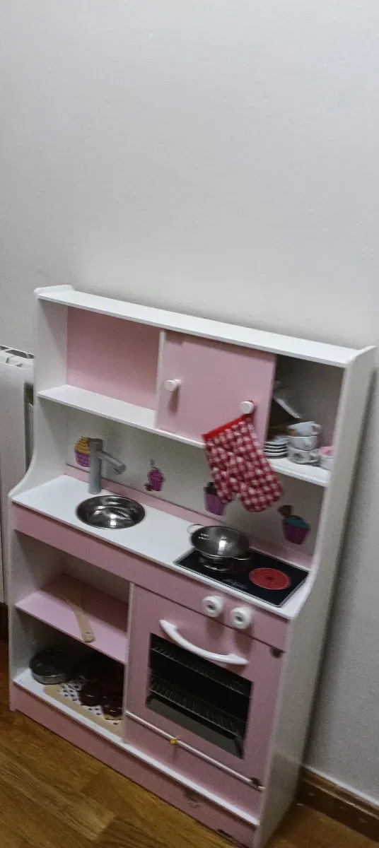 Cocina de madera infantil rosa
