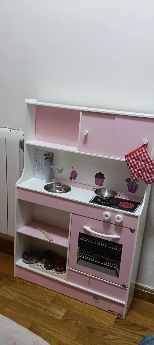 Cocina de madera infantil rosa