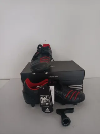 Scarpe calcio Adidas tg.33 nere/rosse nuove