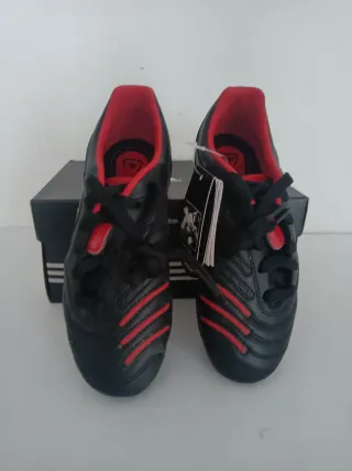 Scarpe calcio Adidas tg.33 nere/rosse nuove