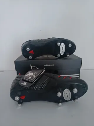 Scarpe calcio Adidas tg.33 nere/rosse nuove