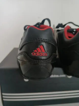 Scarpe calcio Adidas tg.33 nere/rosse nuove