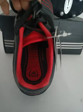 Scarpe calcio Adidas tg.33 nere/rosse nuove