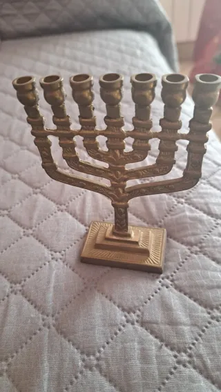 Menorah antica in ottone
