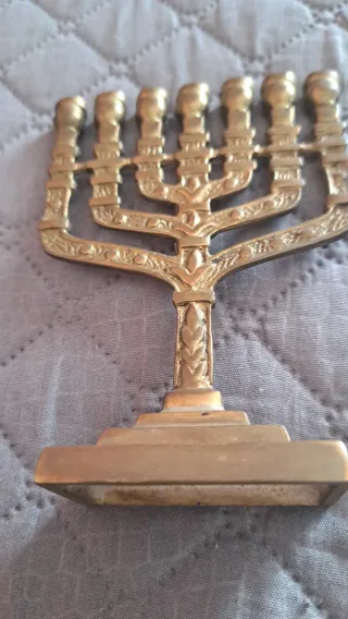 Menorah antica in ottone