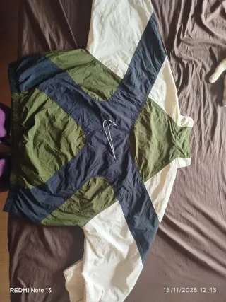 Chaqueta Nike Beige y Verde