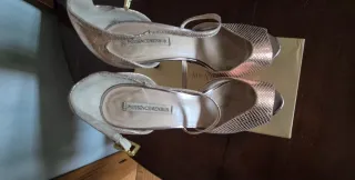 Zapatos de tacón Membur dorados y plateados