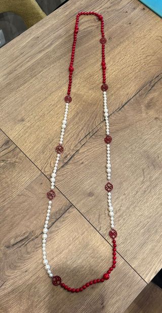 Collar Carolina Herrera perlas y cuentas rojas