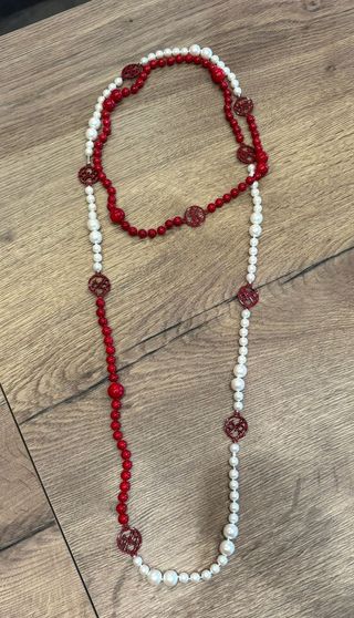 Collar Carolina Herrera perlas y cuentas rojas