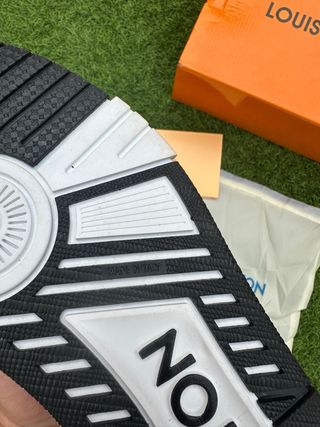 Sneakers Louis Vuitton Nere e Bianche