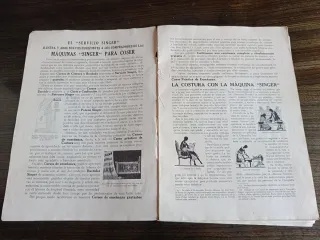 Máquina de coser Singer antigua, con motor y libro