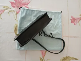 Furla-Borsa Baguette Nera Y2K-Pelle Verniciata