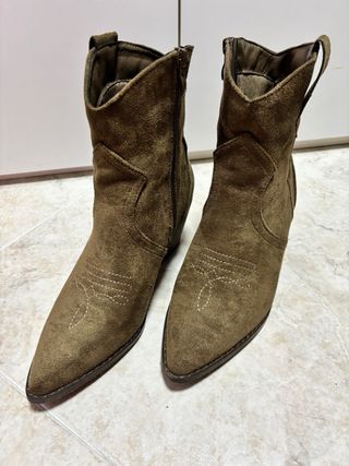 Botines cowboy ante kaki