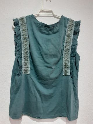 Camiseta verde con encaje