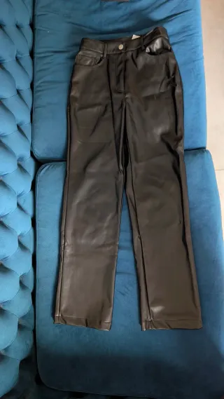 Pantalones negros efecto piel