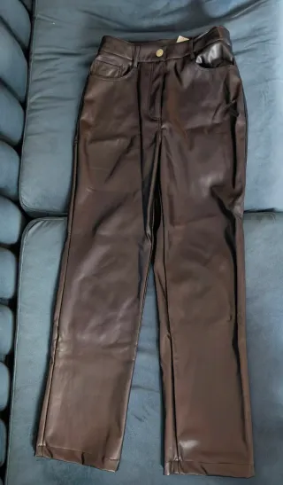 Pantalones negros efecto piel