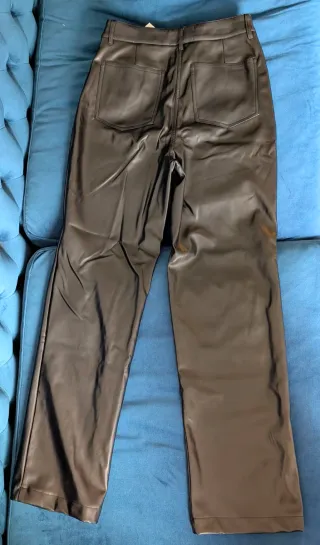 Pantalones negros efecto piel