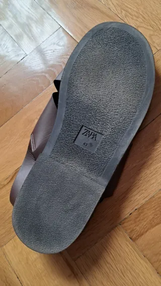 Sandalias cruzadas hombre de Zara