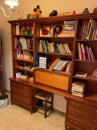 Cómoda de madera marrón