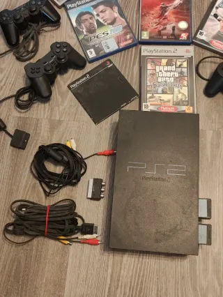 PS2 Slim Negra + tarjetas + 3 mandos + 9 Juegos