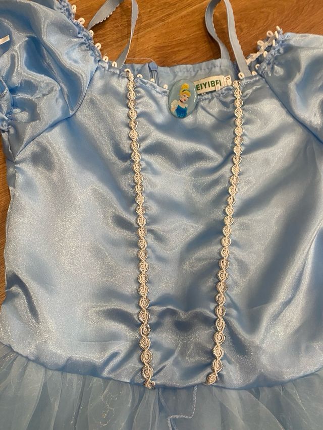 Lote 3 disfraces princesas. Talla: 140 cm