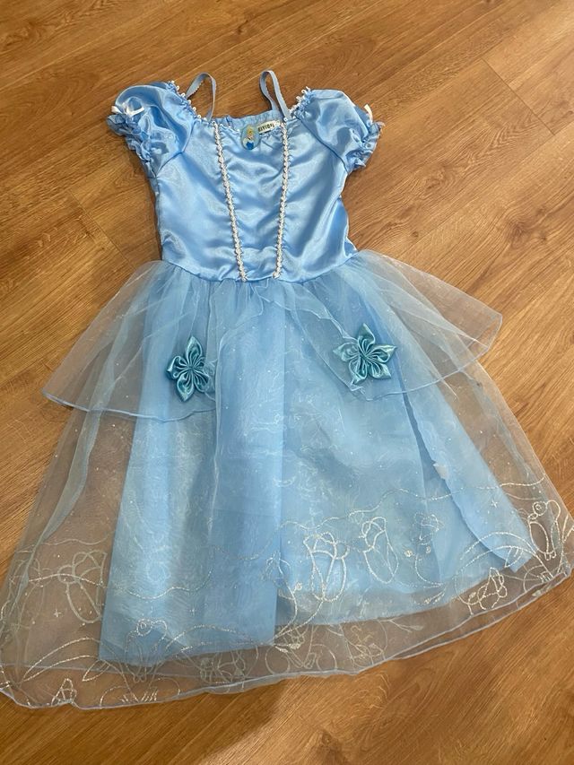 Lote 3 disfraces princesas. Talla: 140 cm