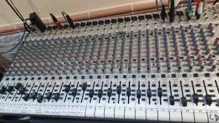 Mesa de mezclas profesional para actuaciones