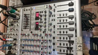 Mesa de mezclas profesional para actuaciones