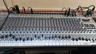 Mesa de mezclas profesional para actuaciones