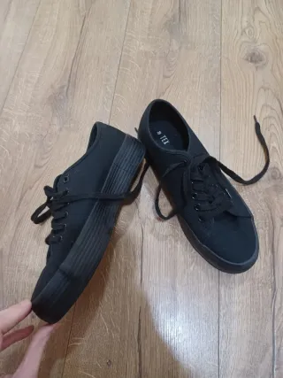 Zapatillas negras mujer talla 39.