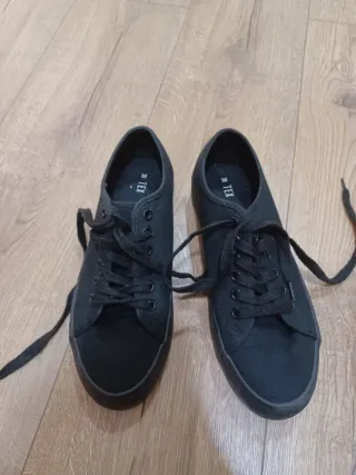 Zapatillas negras mujer talla 39.