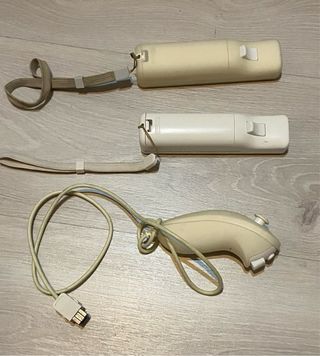 Mandos Nintendo Wii + Nunchuk.
