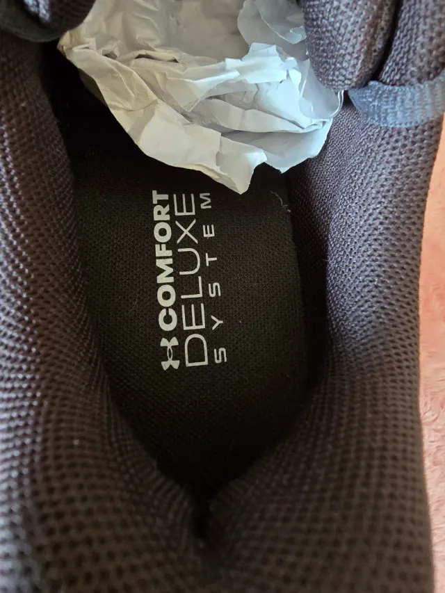 Zapatillas Under Armour Negras y Blancas talla 38