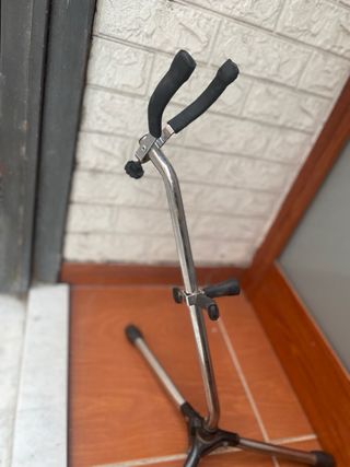 Supporto per sassofono