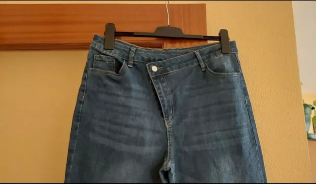 Vaqueros cintura cruzada