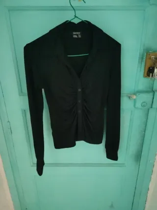 Camisa Bershka elástica negra