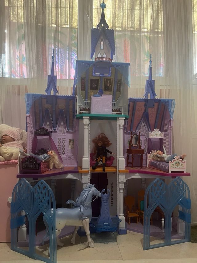 Castillo Frozen con muñecas y accesorios