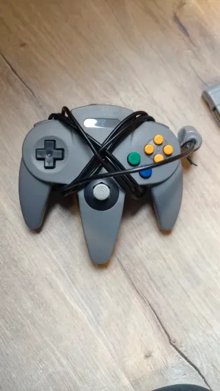 Console Nintendo 64 + 2 controller + 5 giochi