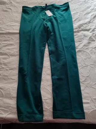 Pantalón mujer verde, Marca Violeta-Mango