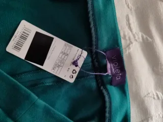 Pantalón mujer verde, Marca Violeta-Mango