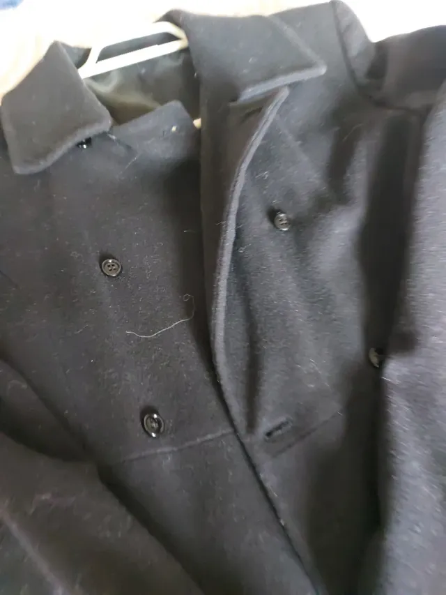 Elegante abrigo de paño negro. Unit. Cashmere